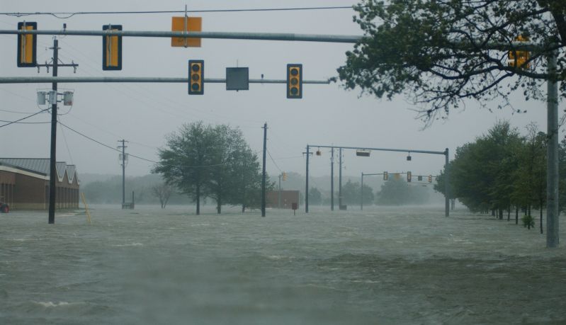 Hurricane_Isabel_flood_water.jpg